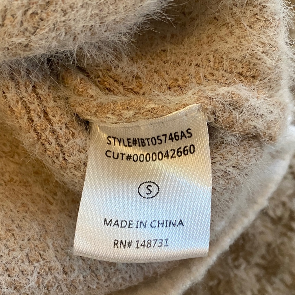 Altar’d State size small-juniors. Checkered Beige and Cream cropped Sweater - Picture 7 of 8